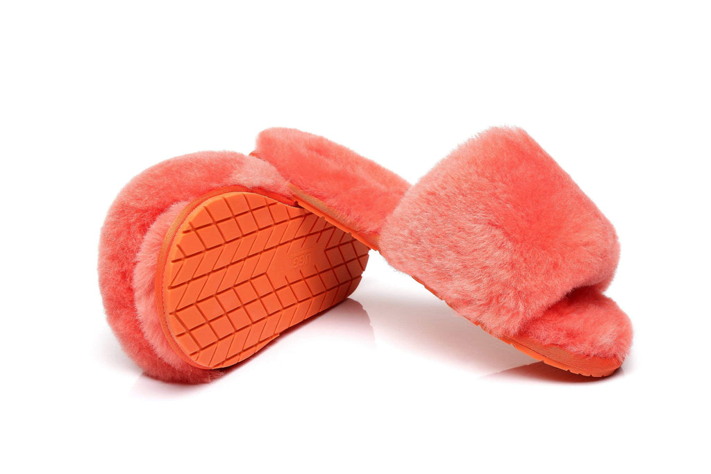 Red fluffy slides discount uggs